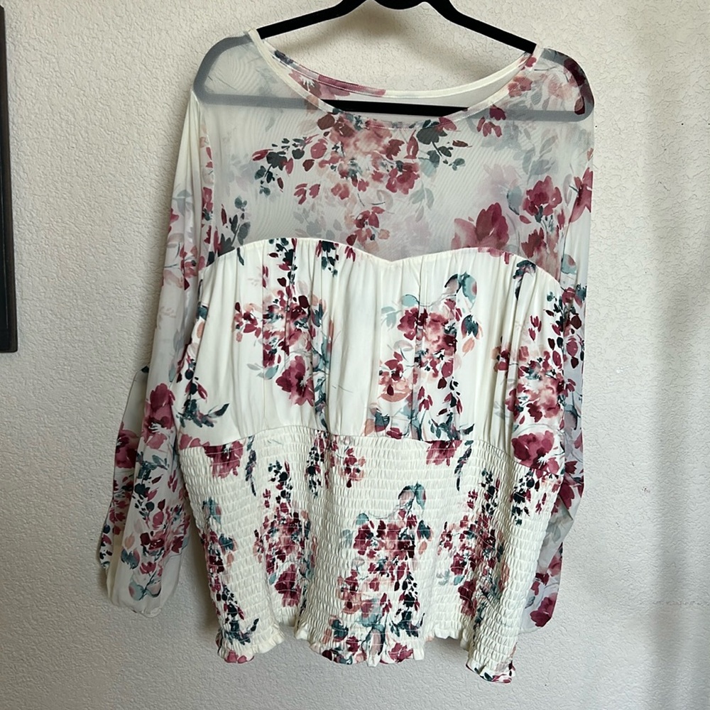 ✨ Torrid Floral Smocked Top – Size 5 ✨